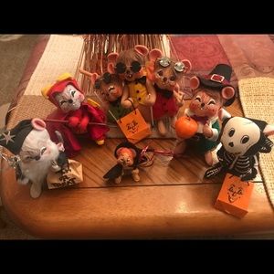 ANNALEE set of 8 Halloween dolls